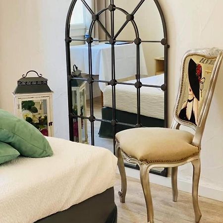 Hotel Restaurant La Plage Port-Saint-Louis-du-Rhone Ngoại thất bức ảnh