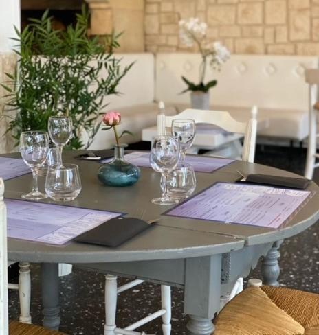 Hotel Restaurant La Plage Port-Saint-Louis-du-Rhone Ngoại thất bức ảnh
