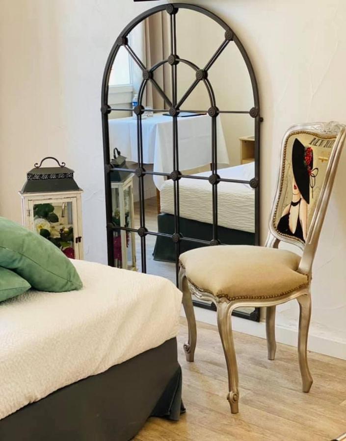 Hotel Restaurant La Plage Port-Saint-Louis-du-Rhone Ngoại thất bức ảnh