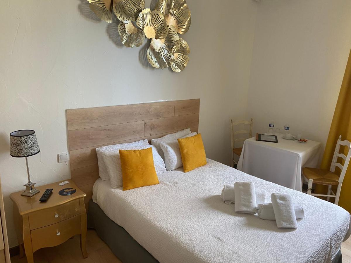 Hotel Restaurant La Plage Port-Saint-Louis-du-Rhone Ngoại thất bức ảnh