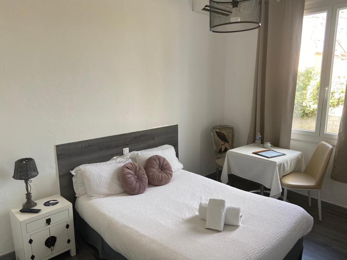 Hotel Restaurant La Plage Port-Saint-Louis-du-Rhone Ngoại thất bức ảnh